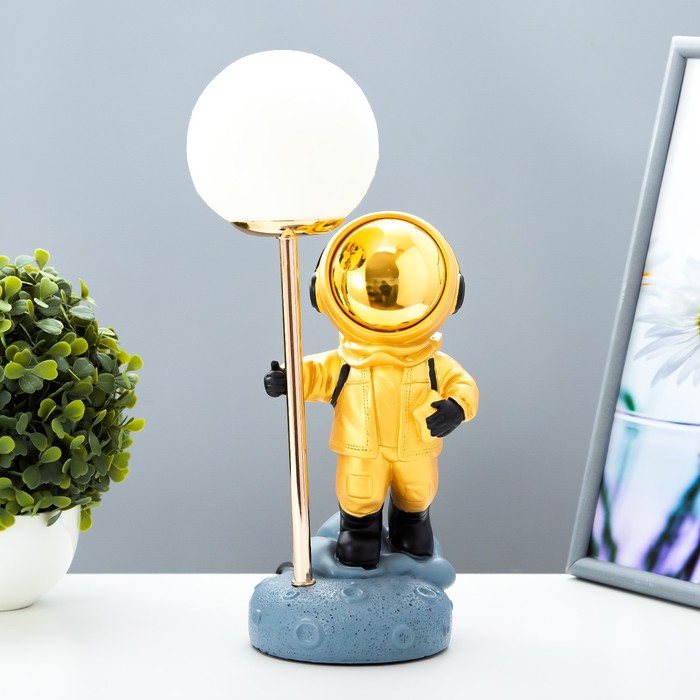 Настольная лампа "Космонавт" LED USB бело-золотой 14х10,5х31,5 см RISALUX - Фото 1