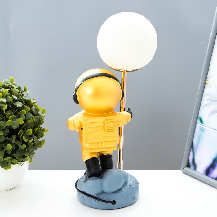 Настольная лампа "Космонавт" LED USB бело-золотой 14х10,5х31,5 см RISALUX - фото 1884093792