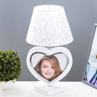 Настольная лампа «Портрет» с фоторамкой E27 40 Вт белый 23×23×42 см RISALUX