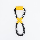 Игрушка канатная "Восьмёрка с леденцом", до 27 см, до 120 г, чёрно-жёлтая серия - фото 24687018