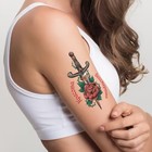 Татуировка на тело цветная "Кинжал и роза - Красота бессмертна" 10,5х6 см - фото 8843734