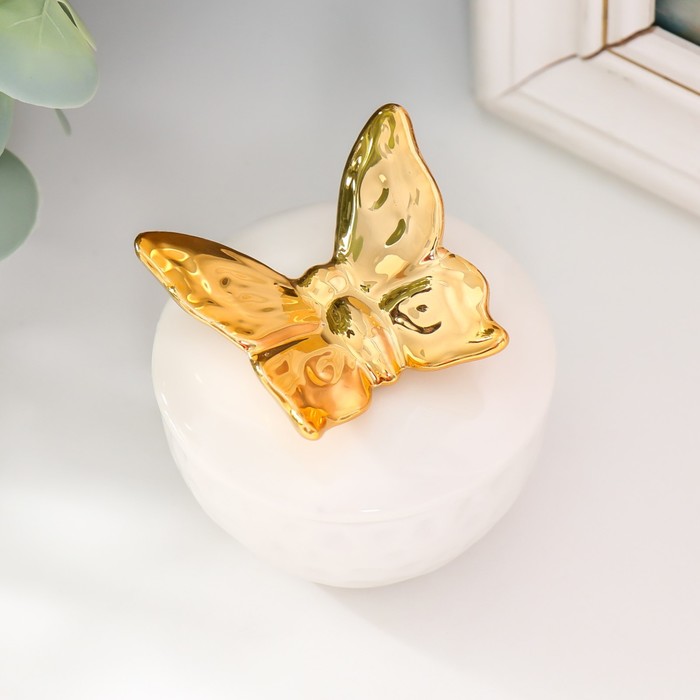 Шкатулка керамика "Золотая бабочка" белая 6,5х6,5х6 см - фото 1897378929