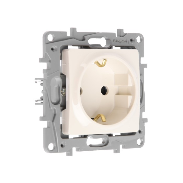 Розетка Legrand Etika, 16 А, одноместная, скрытая, с з/к, со шторками, слоновая кость - Фото 1