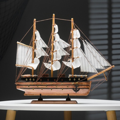 Сувенирная модель корабля «Искатель», 40×7×35см