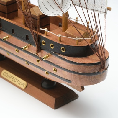 Сувенирная модель корабля «Искатель», 40×7×35см