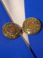 Зажим для кардигана «Круг» в орнаментах, цвет золото в чернёном золоте 9272725