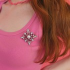 Брошь «Императрица» ромб, цвет бело-розовый в серебре - Фото 3