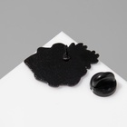 Значок «Сердце» объятие, цвет красный в чёрном металле - фото 26136073