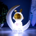 Ночник "Модный космонавт" LED от батареек LR44 белый 16х7х17,5 см RISALUX - фото 22062821