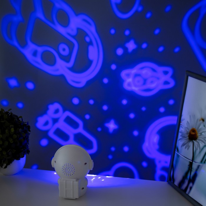 Ночник-проектор "Космонавт" LED 3Вт USB белый 9,5х11х13 см RISALUX - фото 1906205547