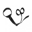 Набор БДСМ для фиксации, ошейник с лентой-наручниками, черный - Фото 3