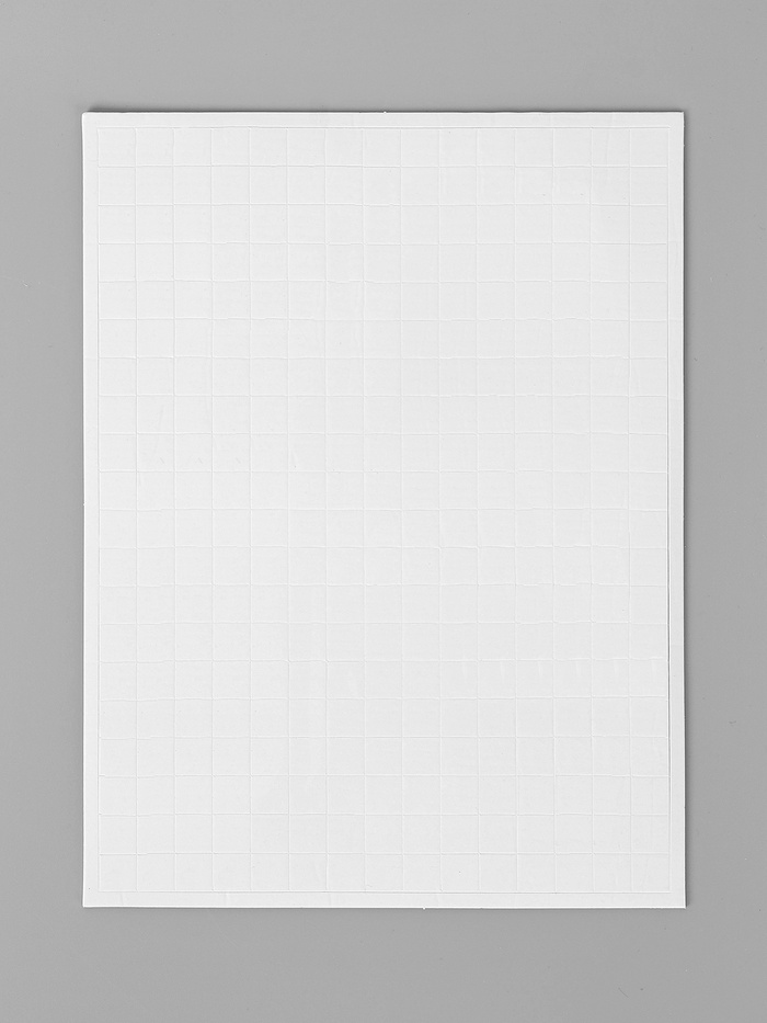 Клейкая лента двухсторонняя "Квадратики" 300 шт на листе 1х1 см 15,7х21 см - Фото 1