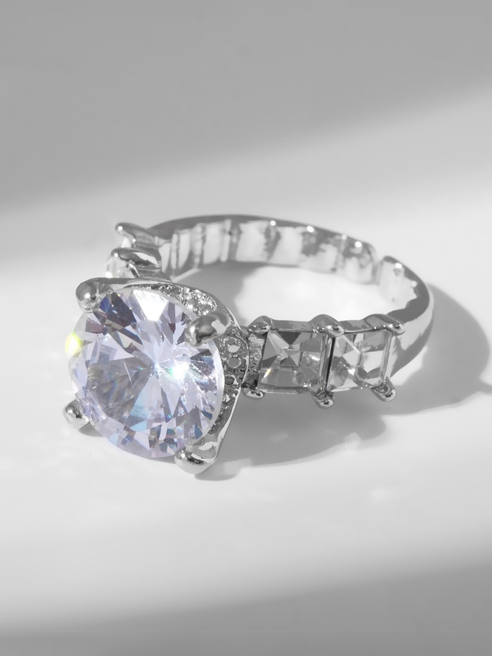 Кольцо с камнем «Леди», безразмерное, белое в серебре