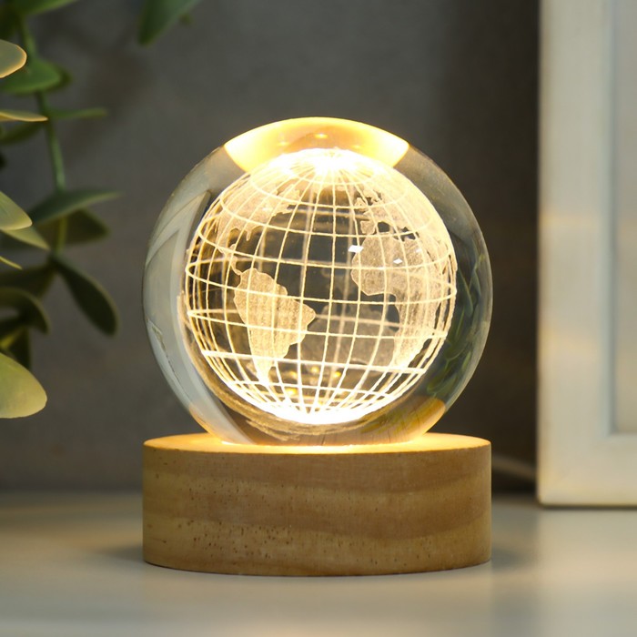 Сувенир стекло подсветка "Планета Земля" d=6 см подставка дерево, USB 6,5х6,5х7,5 см - Фото 1