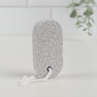 Пемза для педикюра, с подвесом, 9×4.5 см, в пакете, белая - Фото 2