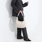 Сумка - мешок женская на молнии, 33×23×8 см, светло-бежевая - Фото 9