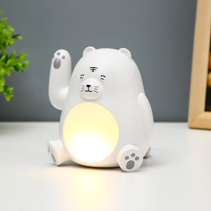 

Ночник "Мишка манеки машет лапой" LED 6000К USB АКБ белый 11х9х11см RISALUX