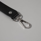 Ручка для сумки из натуральной кожи, регулируемая, с карабинами, 60 ± 2 см × 2,5 см, цвет чёрный/серебряный - фото 6875627