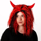 Карнавальный парик с красными рогами - фото 10415999
