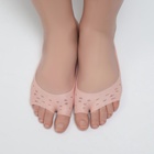 Носочки для педикюра, силиконовые, с перфорацией, с разделителем, универсальный размер, 17×7 см, бежевые - Фото 4