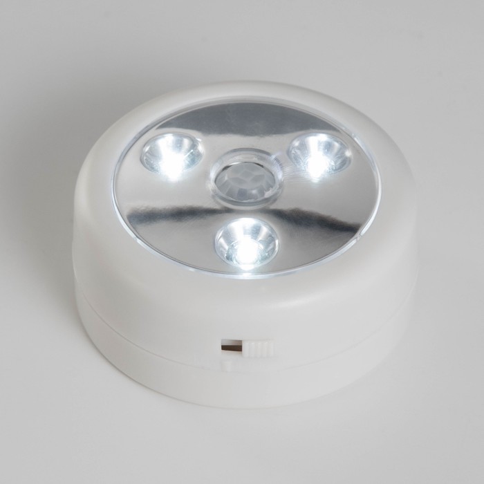 Ночник с датчиком "Анди" LED 1Вт от батареек 3хАAА белый (мебельный)  7х7х2,9 см RISALUX - фото 1888581924