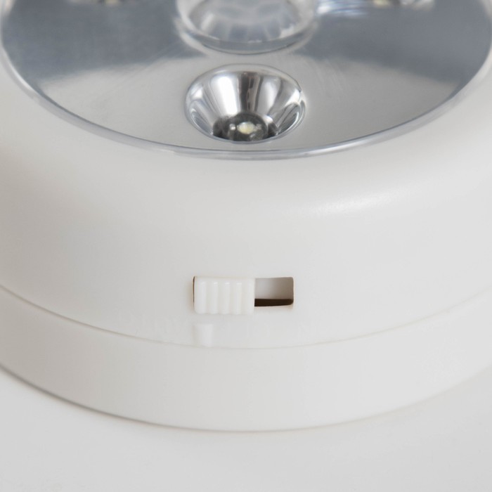 Ночник с датчиком "Анди" LED 1Вт от батареек 3хАAА белый (мебельный)  7х7х2,9 см RISALUX - фото 1907700101