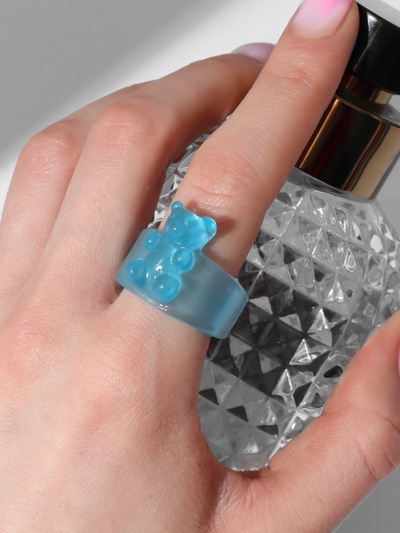 Кольцо пластиковое «Мармеладный мишка», широкое, голубое, размер 18