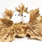 Сувенир полистоун подставка "Две белых птички на кленовых листьях" золото 28,3х28,3х9 см - фото 6897656