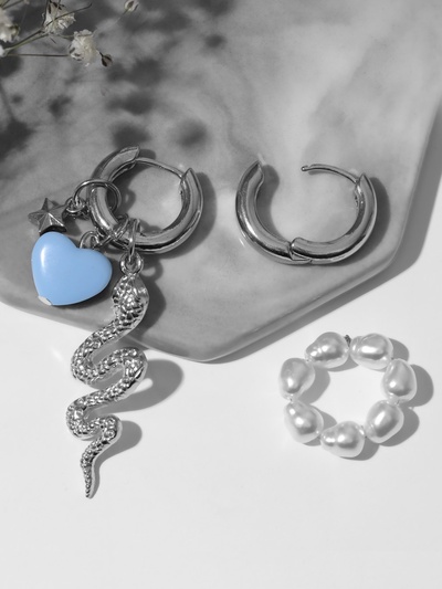 Серьги со съёмным элементом «Трансформер» змейка, цвет бело-синий в серебре