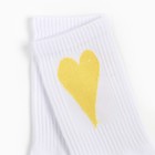 Носки женские, цвет белый/жёлтое сердечко, размер 23-25 - Фото 2