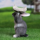 Садовая фигура "Серый заяц с кормушкой на голове" 15х13х24см - Фото 2