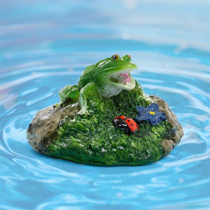 Садовая фигура "Лягушка на камне" 11х10х7см - Фото 1