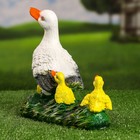 Садовая фигура "Утка с утятами" 24х28см - фото 24013878