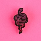 Значок деревянный «Змеиный характер», 1,9 х 3,5 см - Фото 2
