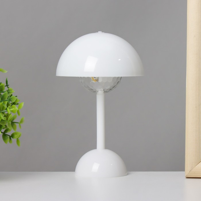 

Ночник "Кьют" LED от батареек 3хLR44 белый 10х10х17 см RISALUX