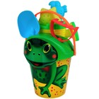 Песочный набор в сетке: ведёрко с крышкой, лейка, грабли, лопатка, формочки 2 шт., МИКС - фото 24247720