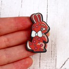 Деревянный значок «Заяц» - Фото 2