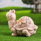 Садовая фигура "Черепаха с бабочкой" слоновая кость, 24х19х18см - Фото 2