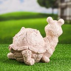Садовая фигура "Черепаха с бабочкой" слоновая кость, 24х19х18см - Фото 3