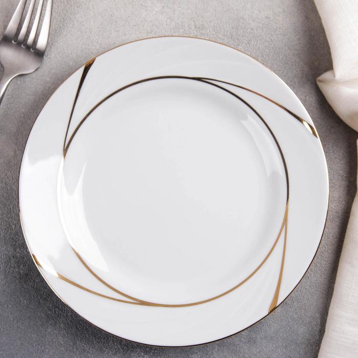 Тарелка фарфоровая «Бомонд», d=17,5 см, цвет белый с золотой отводкой - Фото 1