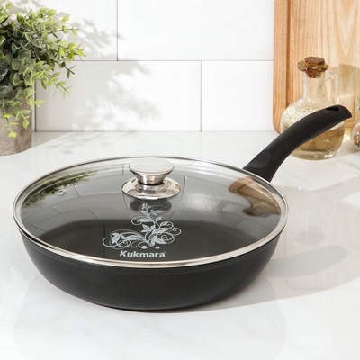 Сковорода KUKMARA «Традиция», 26×6 см, пластиковая ручка, стеклянная крышка, антипригарное покрытие, алюминий, чёрная