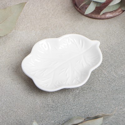 Икорница на ножках Magistro «Лист», 10×8.5 см, фарфор, белая