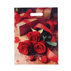 Пакет "Три красные розы" полиэтиленовый с вырубной ручкой, 31х40 см, 60 мкм - фото 10610976