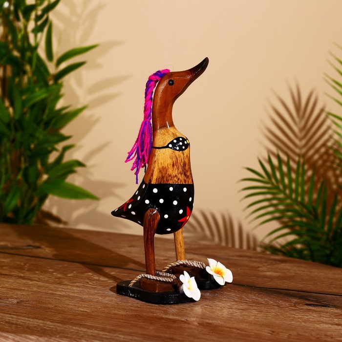 Сувенир «Утка на пляже», 27 см, дерево