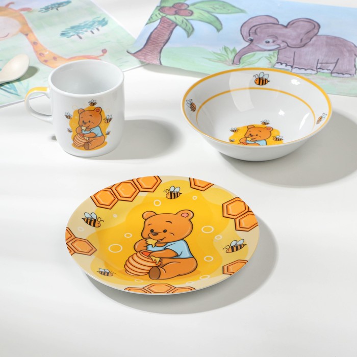 Набор детской посуды из керамики Доляна «Медвежонок и мёд», 3 предмета: кружка 230 мл, миска 400 мл, тарелка d=18 см, цвет белый - фото 1907752597