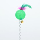 Дразнилка "Рифлёный шар с перьями на присоске", шар 3,8 см, зелёный - фото 6972971
