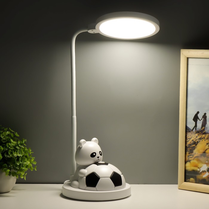 Настольная лампа "Мишка с мячом" LED  черно-белый 14х15х48 см RISALUX - фото 1907753681