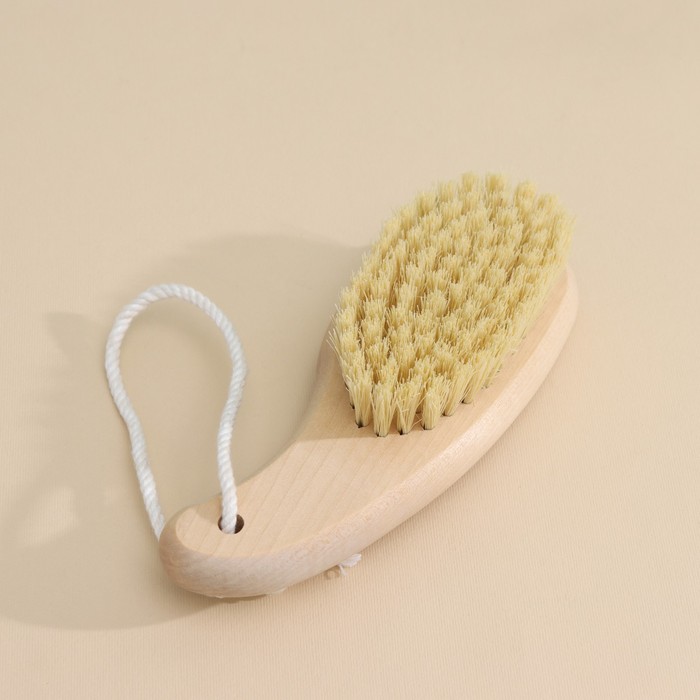 Щетка массажная для тела с отверстием и шнурком, 18×7×4 см 36563