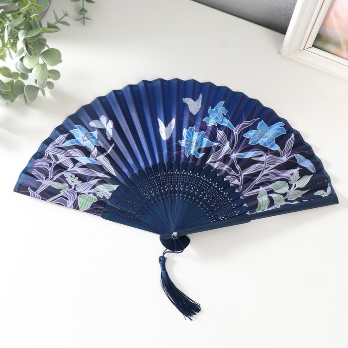 Веер складной h=21 см «Синии лилии и бабочки», синий, с кисточкой - Фото 1