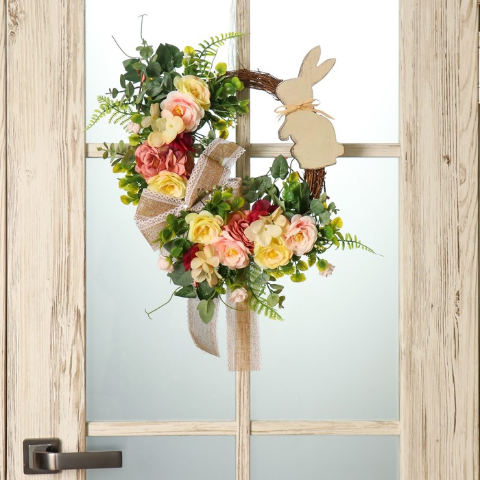 Венок на дверь интерьерный "Зайчик пасхальный с розами" d=35 см